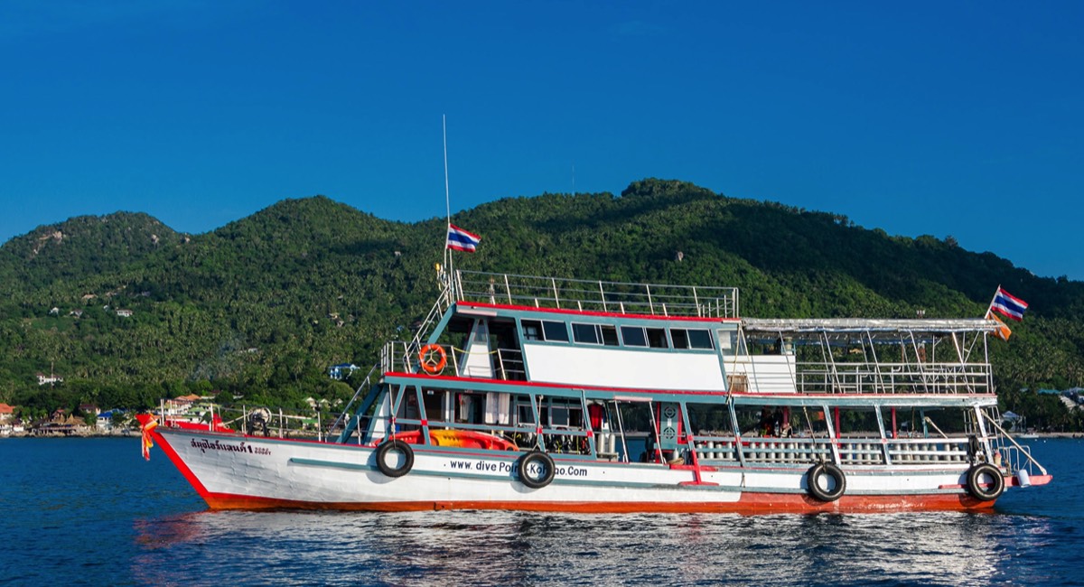Dive-Point-Koh-Tao-Spacious-Dive-Boat
